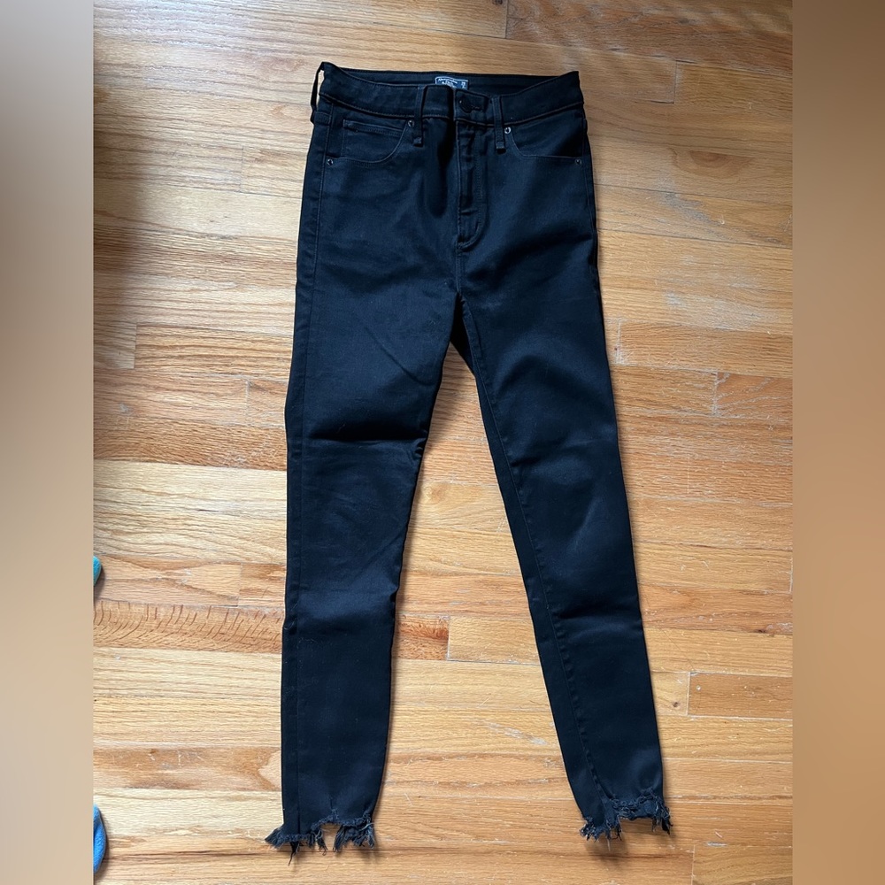 Abercrombie Sz 2/26R Simone High Rise Ankle Denim  w/ distressed hem
